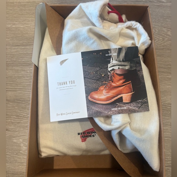 Red Wing 6” Classic Moc in Oro, women’s size 9, NEW IN BOX - Picture 2 of 6